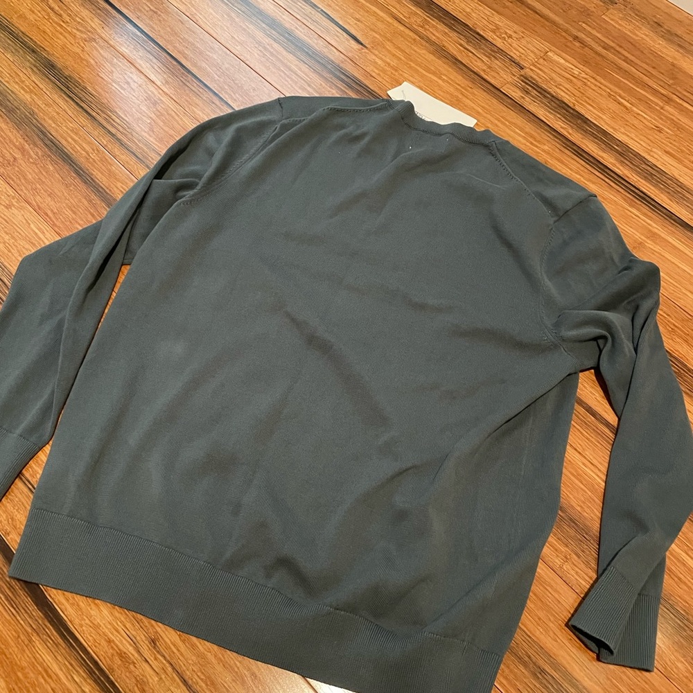 NWT Calvin Klein crewneck - Picture 3 of 3